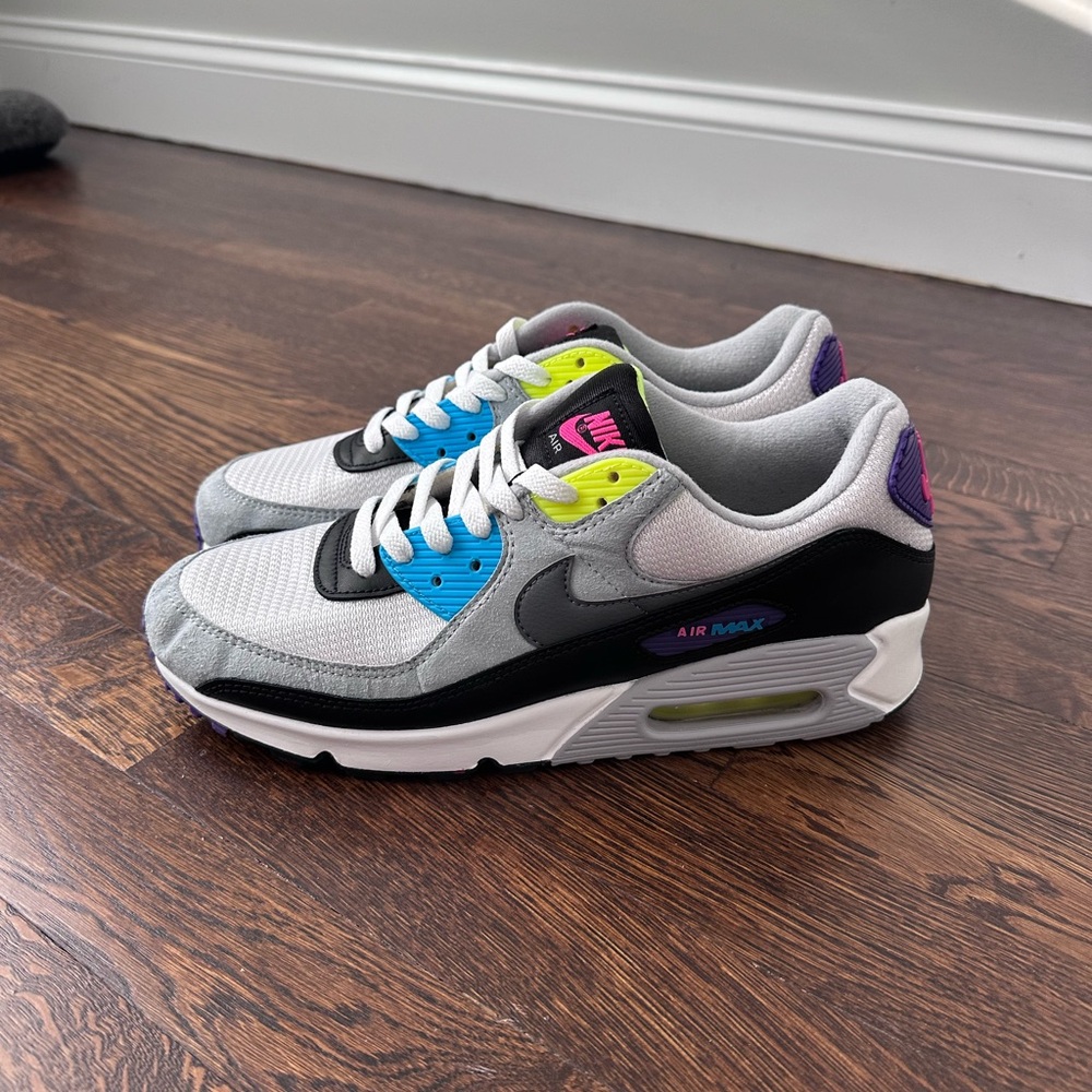 Men’s Air Max 90’s with neon accents. No original box. Sz 10.5